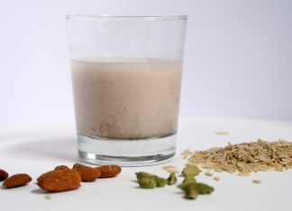 Reismilch-mit-Mandeln-und-Kardamon-laktosefrei-milchfrei-milcheiweiß